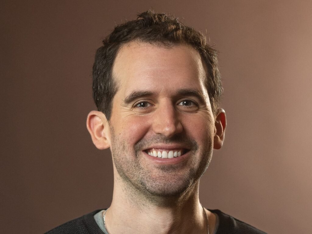 Anthropic cofounder Tom Brown networked and self-studied his way into AI. He shared with us 5 career tips.
