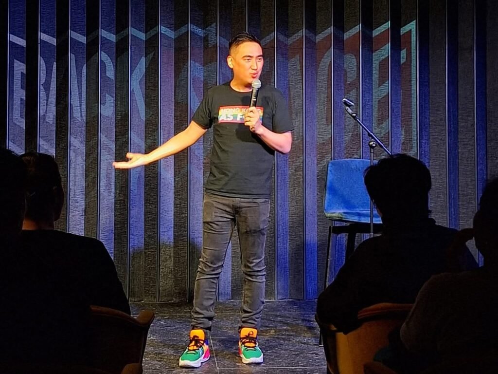 I work in advertising during the day and stand-up comedy at night. The jobs are surprisingly similar.