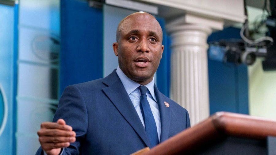 Kansas City mayor: Takeover threats not 'making anyone safer'