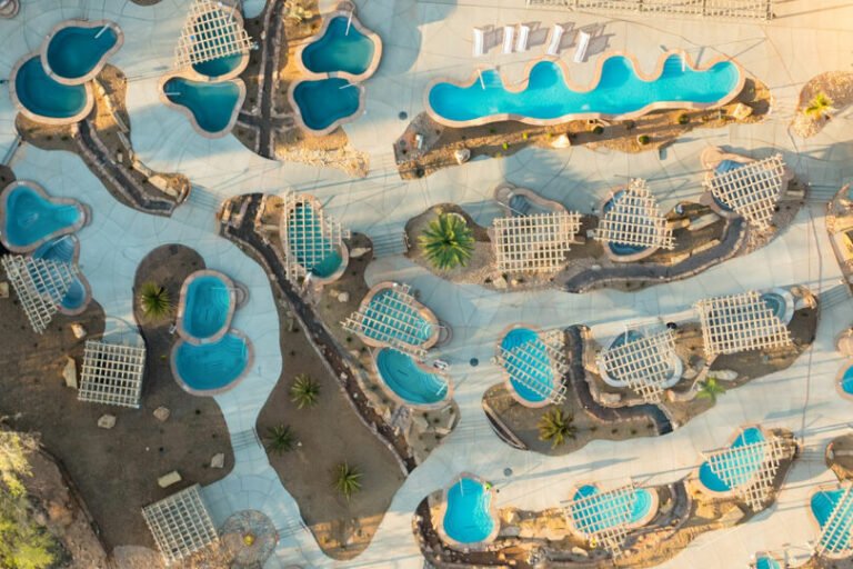 Take 5: Geothermal Pools, Bold Bathrooms, Pill Cases + More