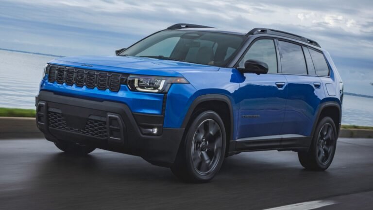 2026 Jeep Cherokee Debuts With More Room, Hybrid Powertrain