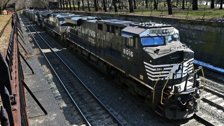 Norfolk Southern giving Amtrak trains 'highest priority' over freight trains: DOJ