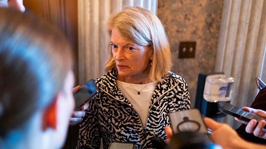 Murkowski to vote for House-passed government funding measure