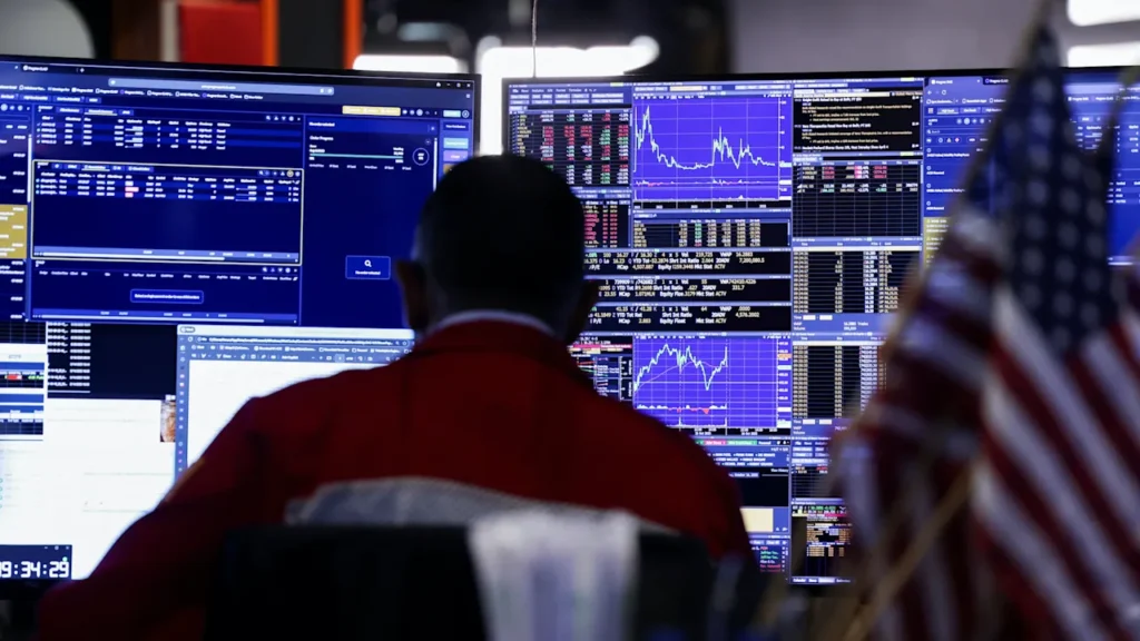 Global bank stocks wobble amid U.S. credit concerns