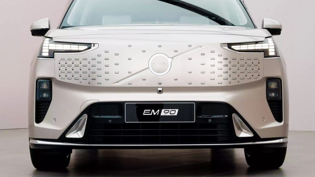 Volvo Says No Plans To Sell EM90 In The US, Despite Alleged PHEV Patents