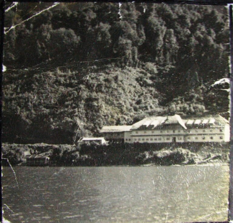 The 22 May 1960 earthquake-induced landslides and tsunami at Lake Rupanco in Chile