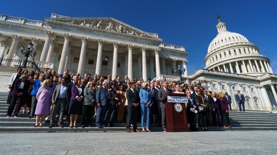 Watch live: Jeffries speaks to press on Day 15 of shutdown