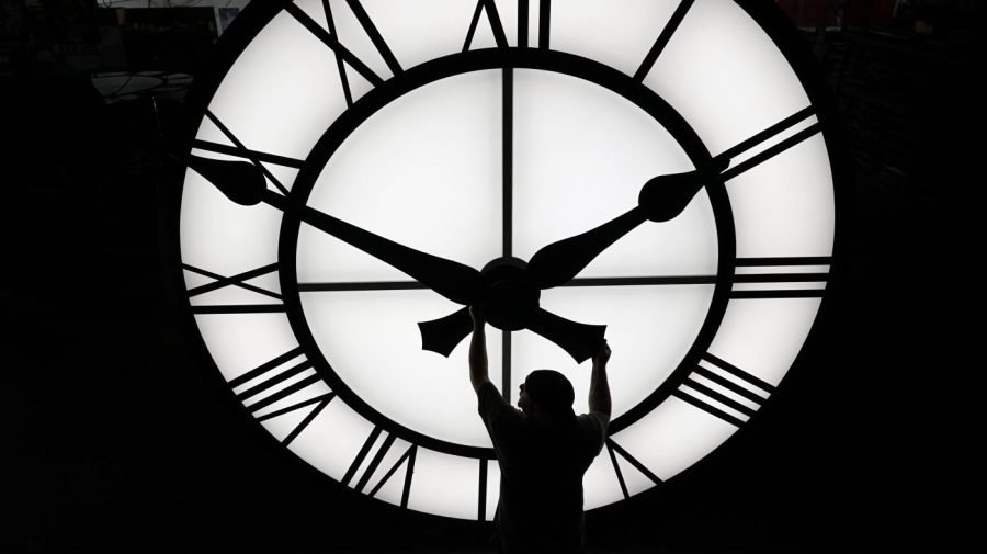 Daylight saving time ends soon: What happened to 'locking the clocks?'