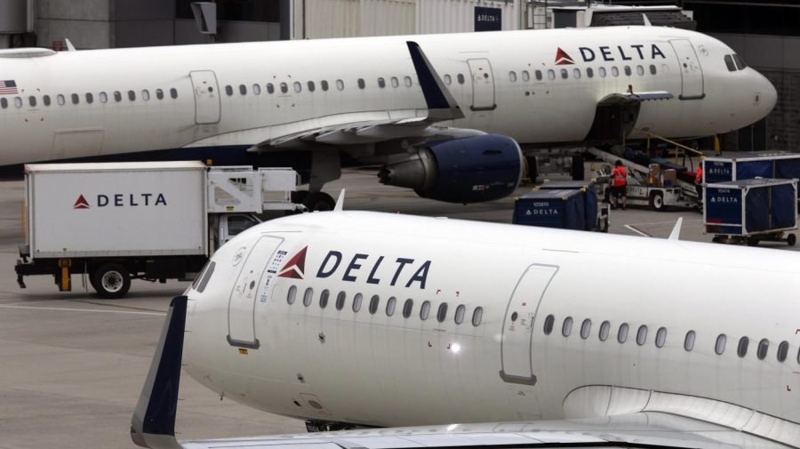 1 person injured in 'low-speed collision' between Delta jets on LaGuardia taxiway