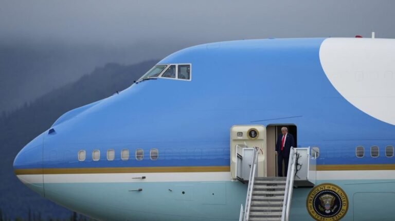 FBI probes hunting stand with sight line on Air Force One in Palm Beach