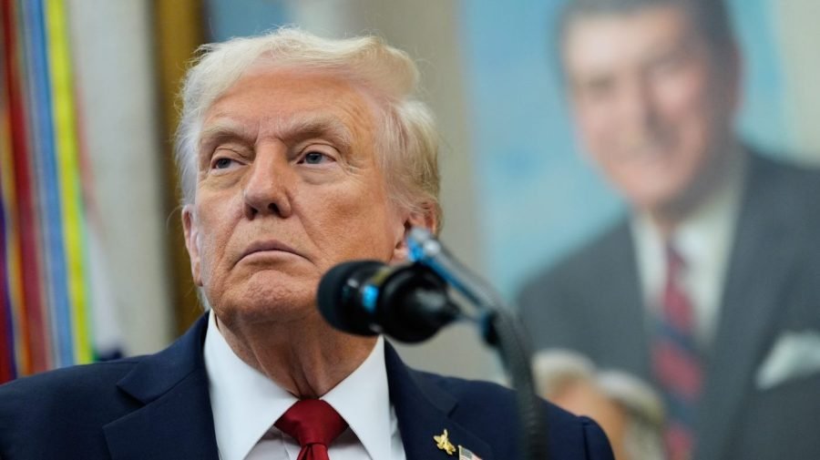 Trump aloof as lawmakers fear protracted shutdown