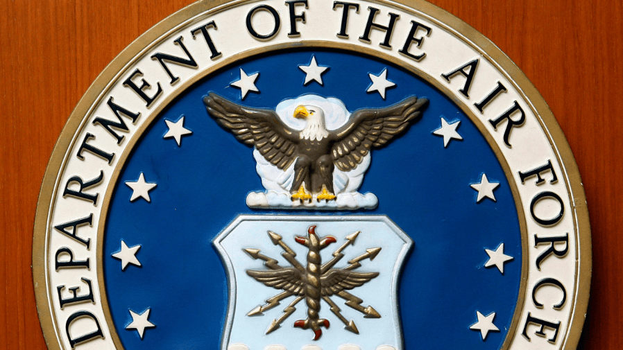 Top Air Force general announces retirement