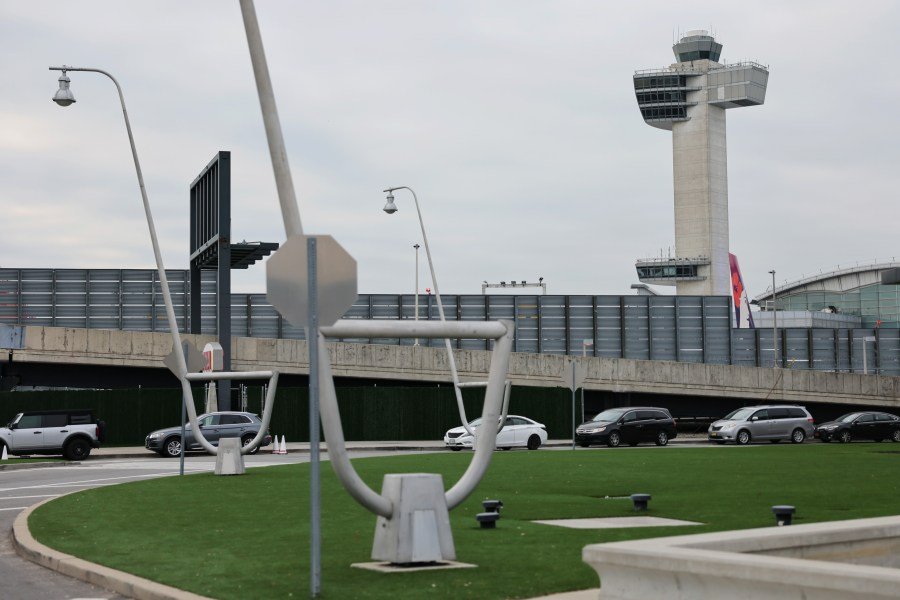 Air traffic controllers, missing first paycheck, warn ‘system less safe’