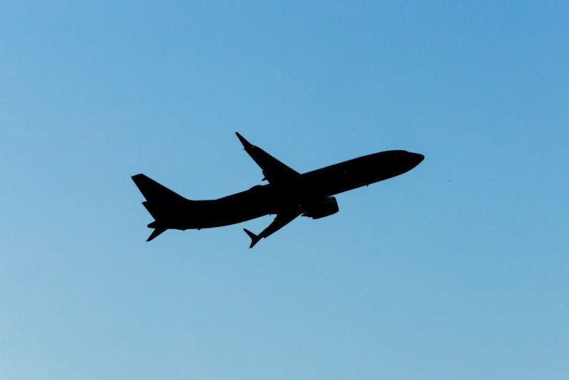 United Airlines flight diverted after windshield cracks