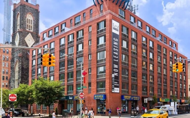 JLL Arranges Recapitalization for Two Bridges Luxury Multifamily