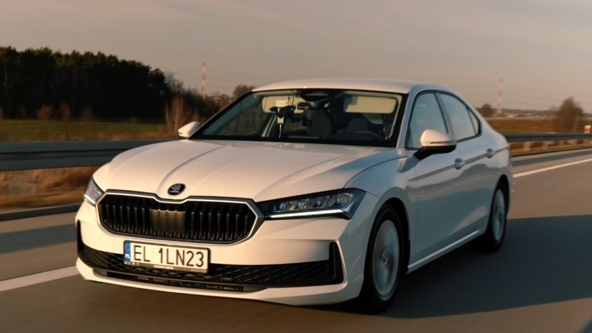 Who needs hybrids? Diesel Skoda breaks world record with 1,759 miles on one tank