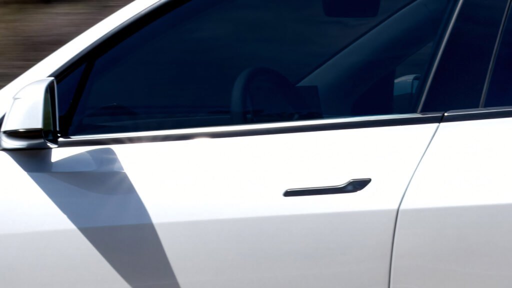 EU Regulators Say Drivers Are Dying Inside Cars With Electric Door Handles