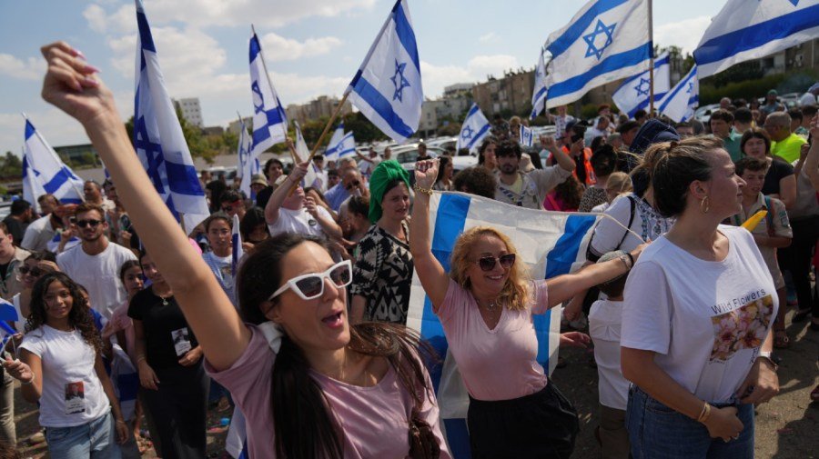 Live updates: Trump addresses Israel's Knessett; Hamas releases living hostages