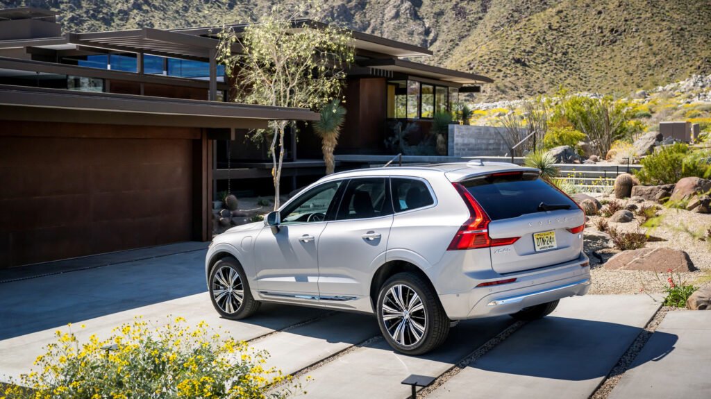 Woman Sues Volvo, Claims Hands-Free Tailgate Caused Brain Injury