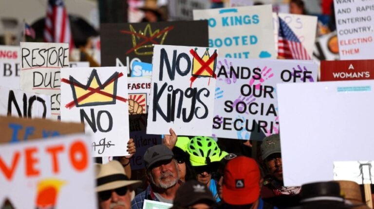 Democratic senators fear getting ‘hammered’ after 'No Kings' for ending shutdown