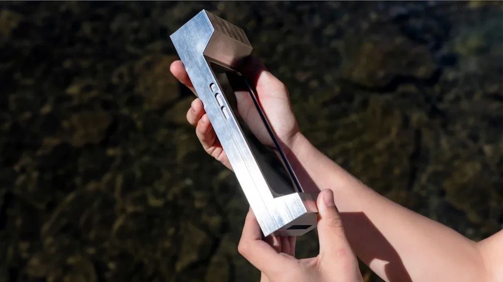 This guy cut his screen time by making his phone incredibly annoying to pick up. Now you can, too