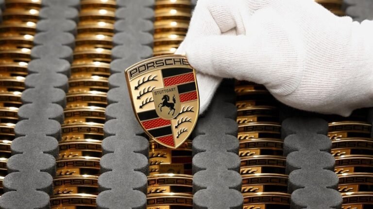 Porsche Patents Bizarre Engine With Two Exhaust Pipes Per Cylinder