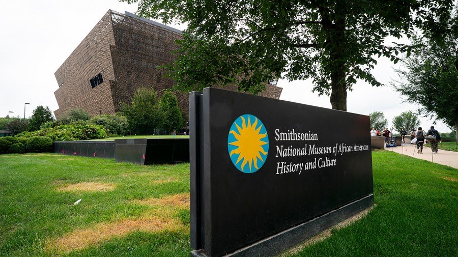 Smithsonian museums to close on Oct. 12 if shutdown persists