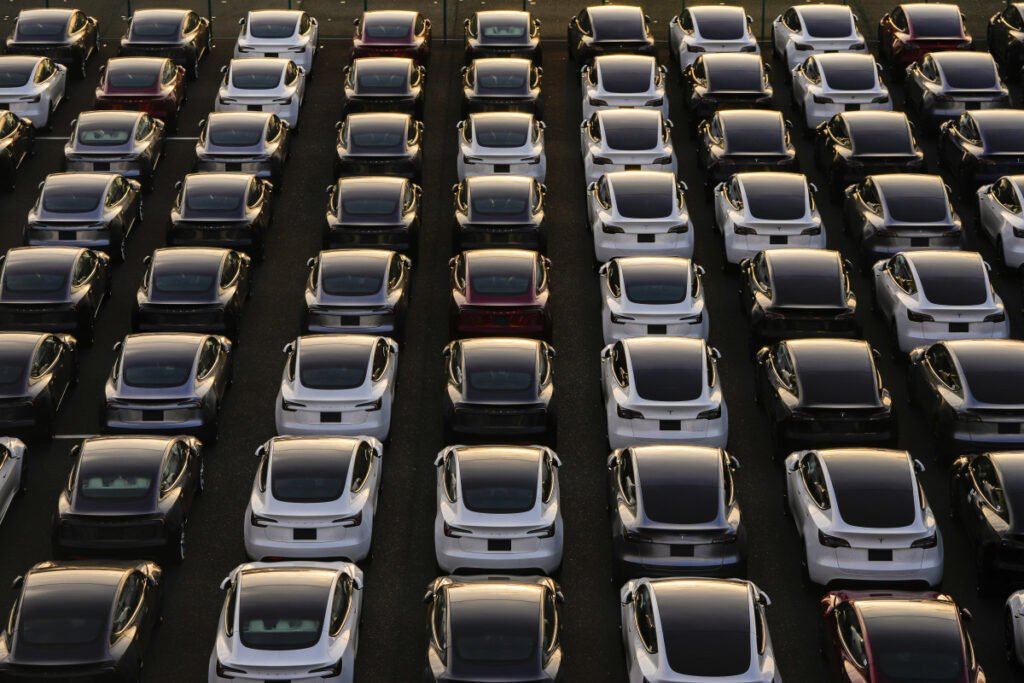 Elon Musk Wants Parked Teslas to Power a Global AI Network