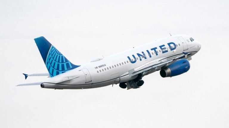 United Airlines jets collide on O'Hare tarmac