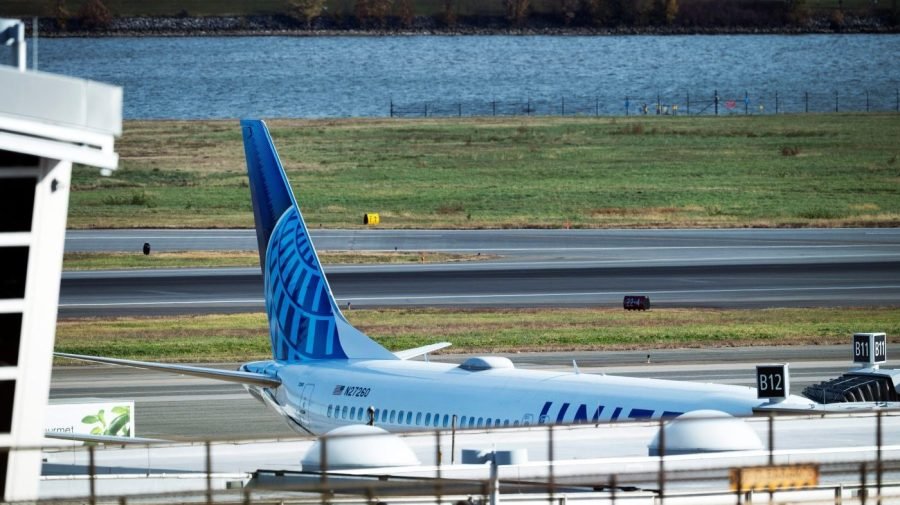 United Airlines flight evacuated at Reagan airport after bomb threat