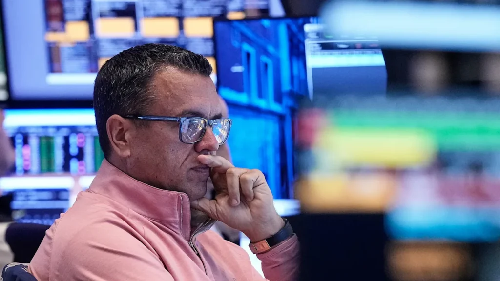 Markets worldwide are mixed as traders place hopes on a rate cut by the Fed