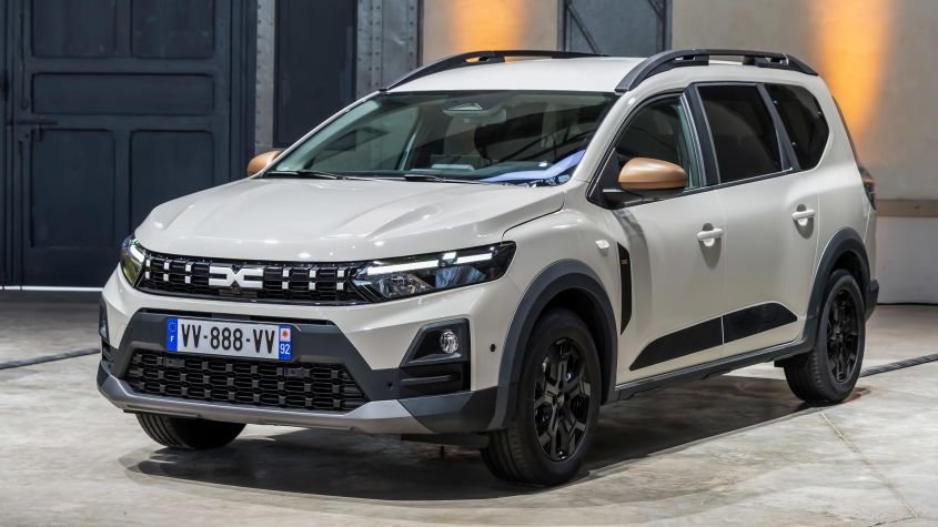 New Dacia Jogger facelift 2025 - pictures