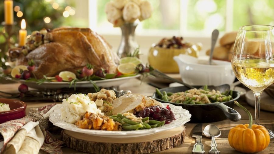 How many calories are in the average Thanksgiving dinner?
