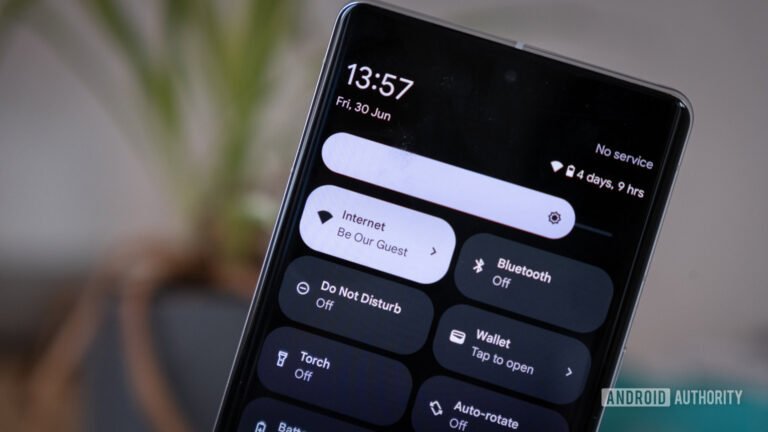 Your phone is faking its signal strength, and you can blame Google and your carrier