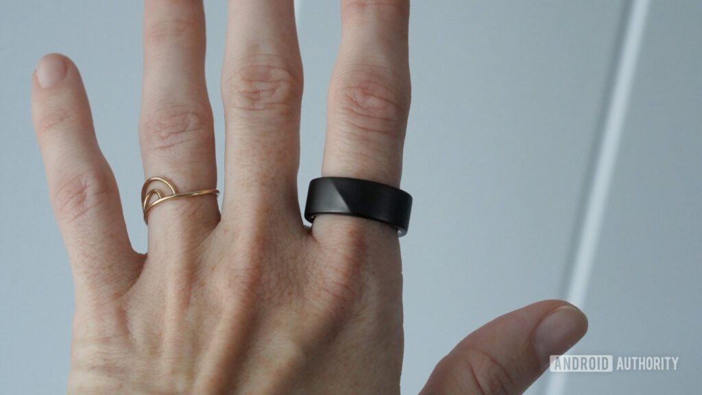 This subscription-free smart ring is a stylish Oura Ring alternative
