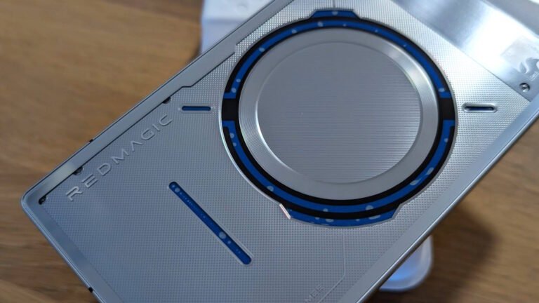 Move over vapor chambers, we now have Snapdragon flagships with liquid cooling
