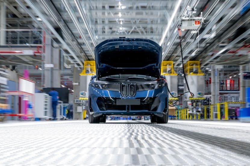 BMW Shows How People And Robots Build The New iX3: Video