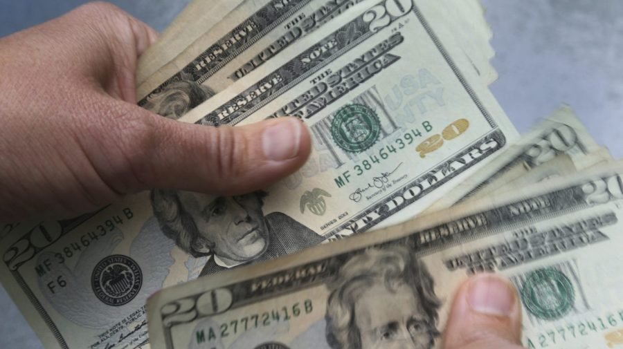 Six-figure earners feel they're in 'survival mode': Poll