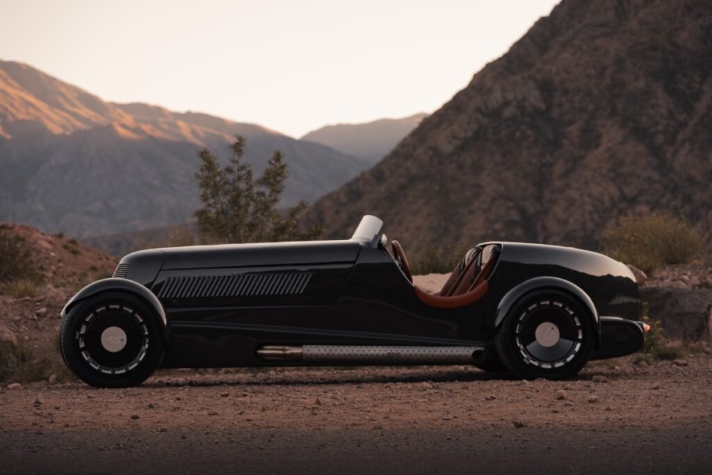 480-HP Art Deco Speedster Debuts With Carbon Body and Coyote V8