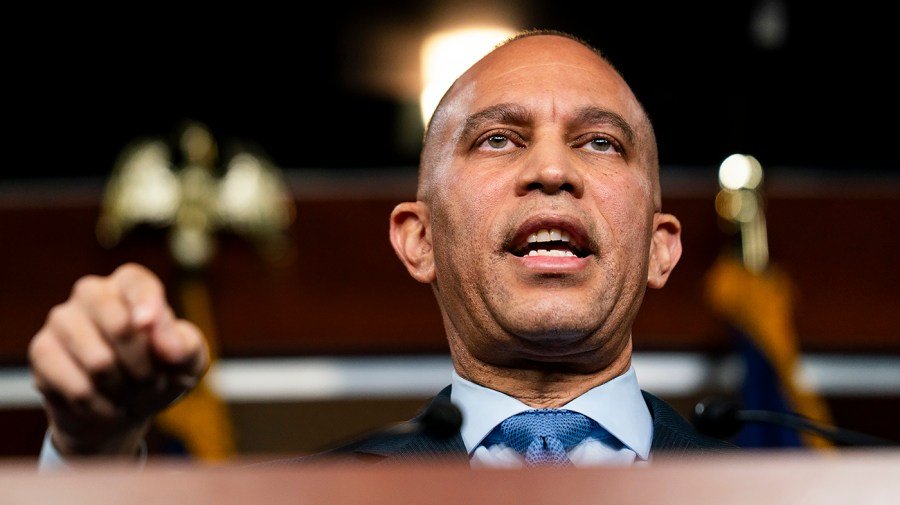 Chi Ossé files paperwork to run against Hakeem Jeffries in New York 