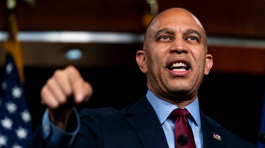 Jeffries: Bondi may seek to block Epstein disclosures if law enacted 