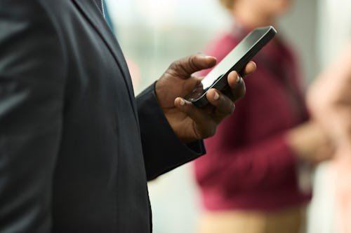 Dating A Man Who’s On SnapChat Is A Red Flag. A Huge One.