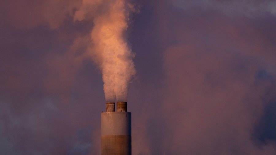 Trump administration proposes to extend the life of some coal plants