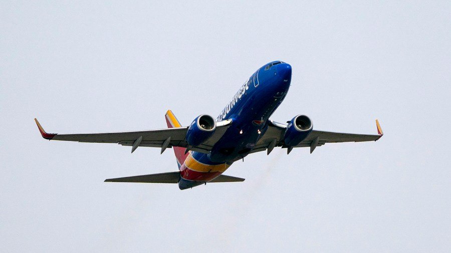Almost 1,000 flights canceled morning after government shutdown ends