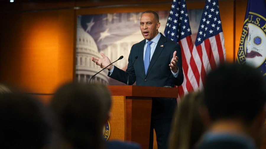 Hakeem Jeffries says renaming of Kennedy Center illegal