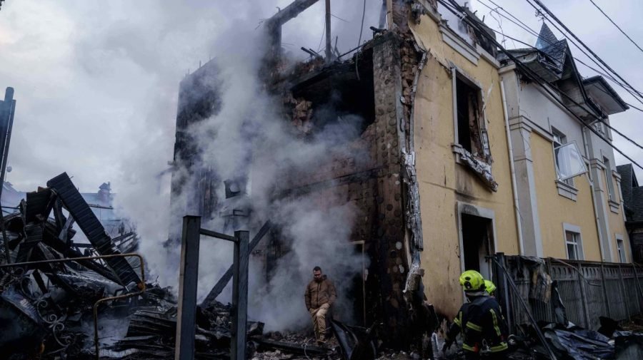 Russia strikes Ukraine ahead of Trump-Zelensky meeting