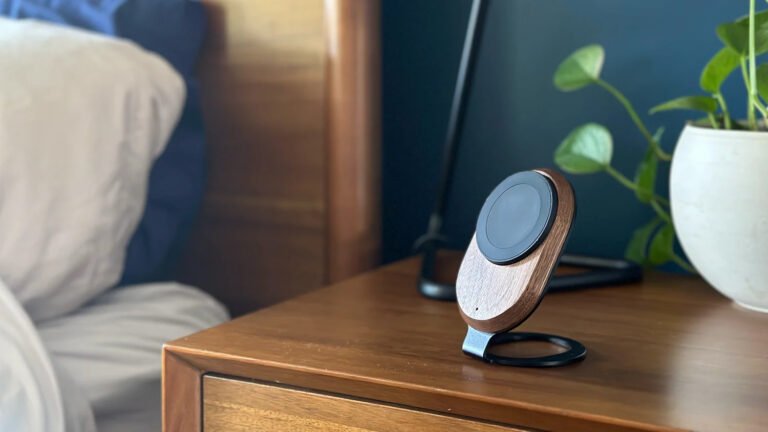 Deal: The ARK Uno wireless charger is made of wood, and it is at an all-time low price!