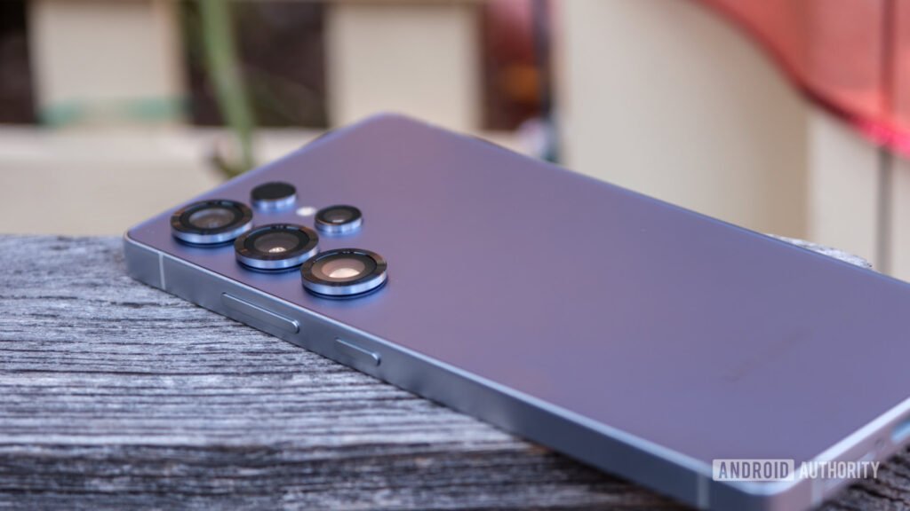 Surprise: Samsung has a new camera sensor for its next flagships after all