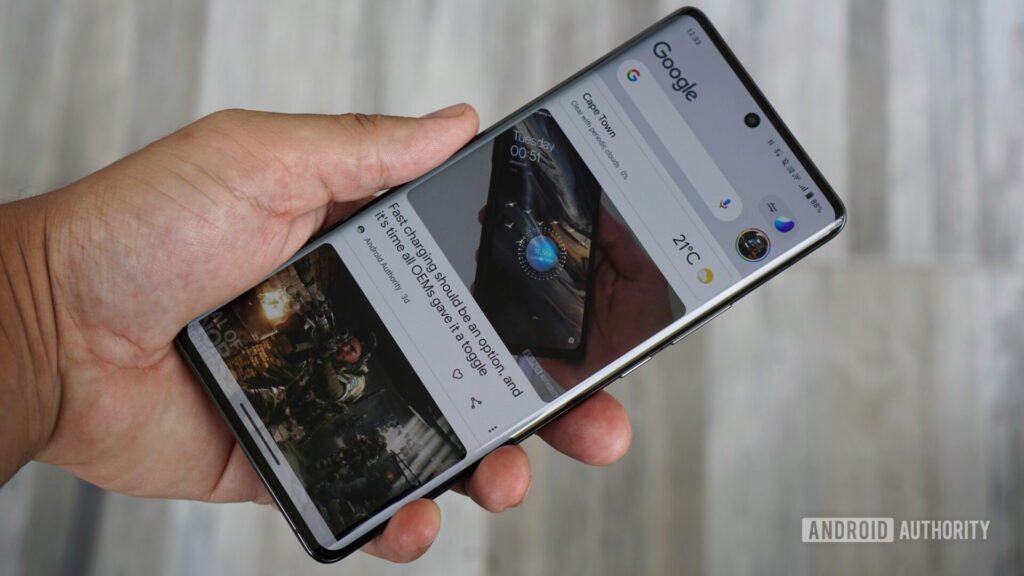 Google is replacing Discover news headlines with laughably awful AI-generated titles