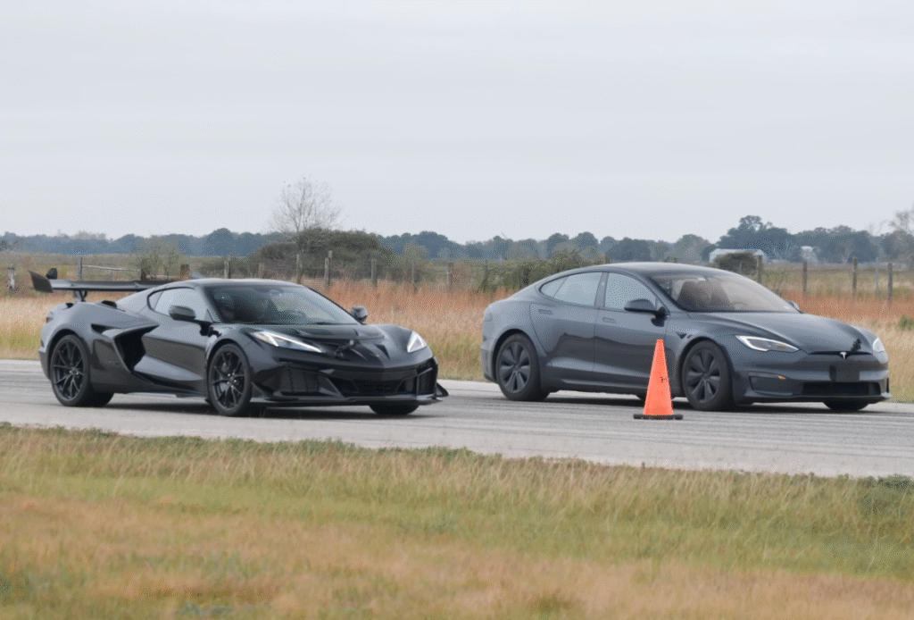 Tesla Model S Plaid vs Corvette ZR1: Rolling Drag Race Has a Clear Winner